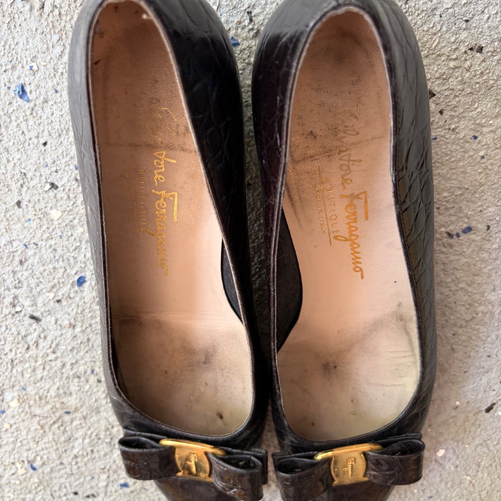 Salvatore Ferragamo Dark Brown Croc Embossed Vara Bow Block Heel Pumps 9 C - Picture 4 of 6